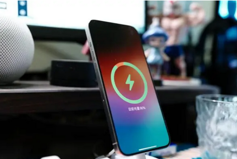 天涯苹果15换屏服务分享用什么充电器给iPhone15充电更好 